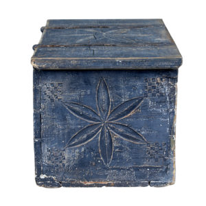 Swedish 18th Century Carved Pine Folk Art Painted Box — thumbnail 6