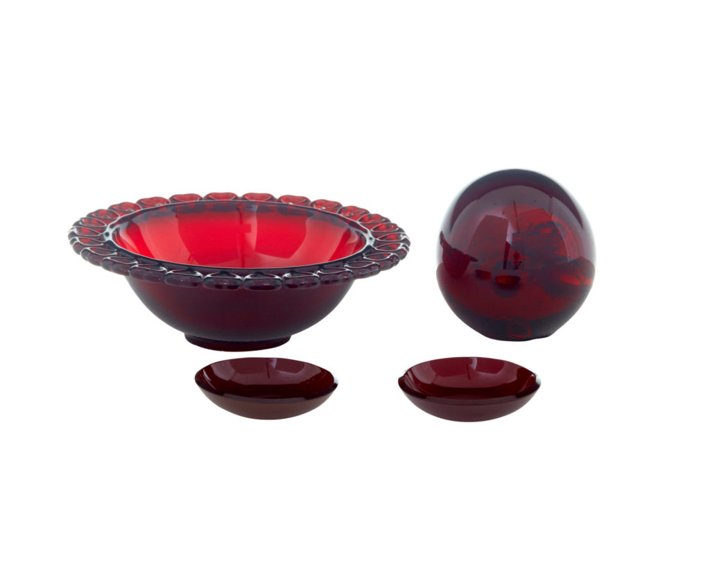 4 PIECES OF 1950’s SCANDINAVIAN RED ART GLASS BY MONICA BRATT