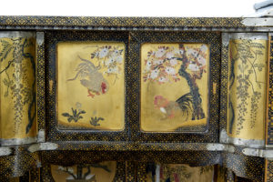 19th Century Japanese Black and Gold Lacquered Display Cabinet — thumbnail 4