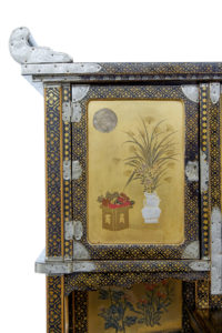 19th Century Japanese Black and Gold Lacquered Display Cabinet — thumbnail 5