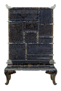 19th Century Japanese Black and Gold Lacquered Display Cabinet — thumbnail 7
