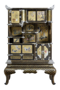 19th Century Japanese Black and Gold Lacquered Display Cabinet — thumbnail 10