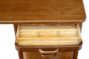 Swedish Mid 20th Century Oak Desk by Gunnar Ericsson for Atvidabergs — thumbnail 2