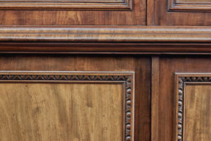 Fine Quality 19th Century Mahogany Breakfront Bookcase of Large Proportions — thumbnail 6