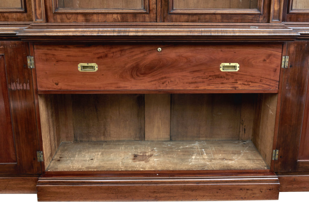 Fine Quality 19th Century Mahogany Breakfront Bookcase of Large Proportions — image 10