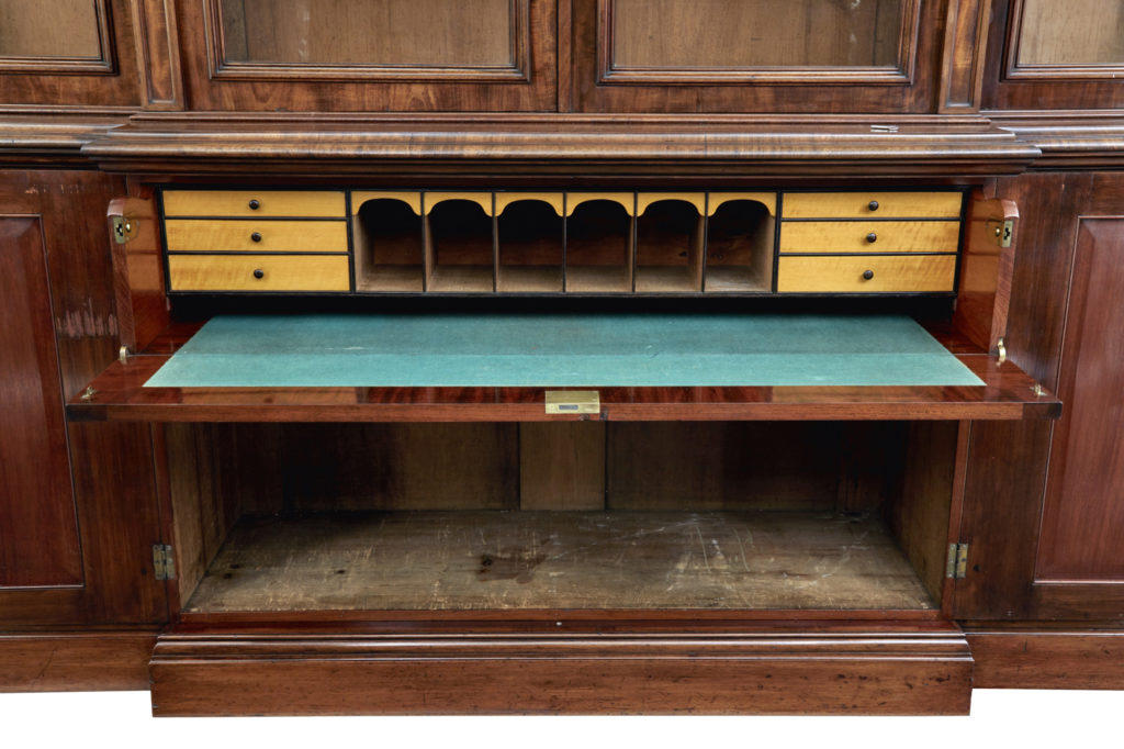 Fine Quality 19th Century Mahogany Breakfront Bookcase of Large Proportions — image 9