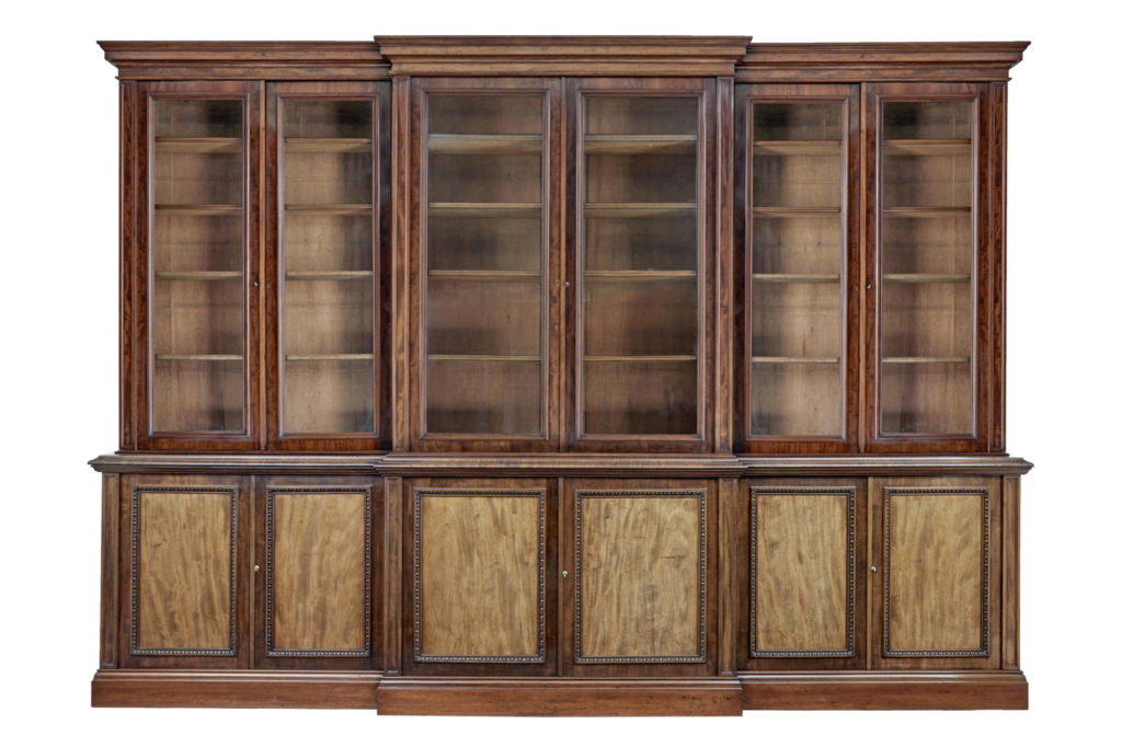 FINE QUALITY 19TH CENTURY MAHOGANY BREAKFRONT BOOKCASE OF LARGE PROPORTIONS