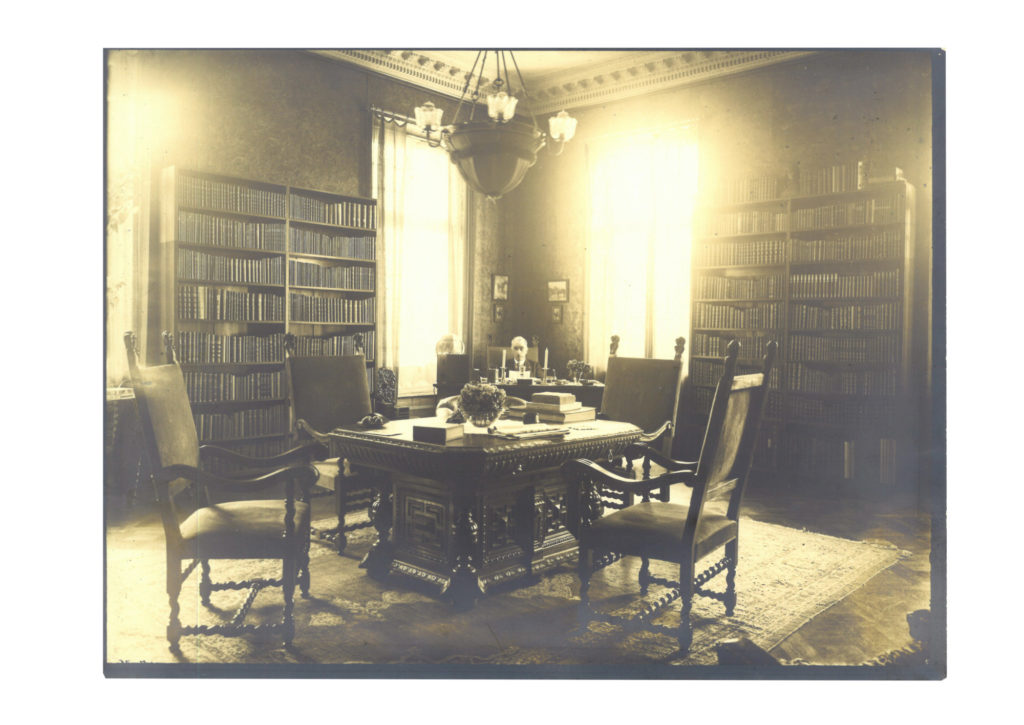 Fine Quality Late Victorian Profusely Carved Oak Library Table — image 2