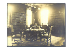 Fine Quality Late Victorian Profusely Carved Oak Library Table — thumbnail 2