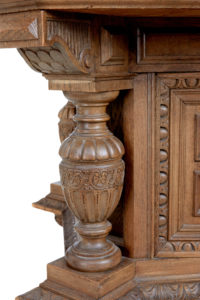 Fine Quality Late Victorian Profusely Carved Oak Library Table — thumbnail 6