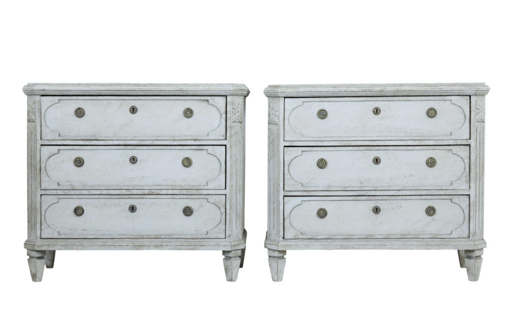 FINE PAIR OF 19TH CENTURY SWEDISH PAINTED COMMODES
