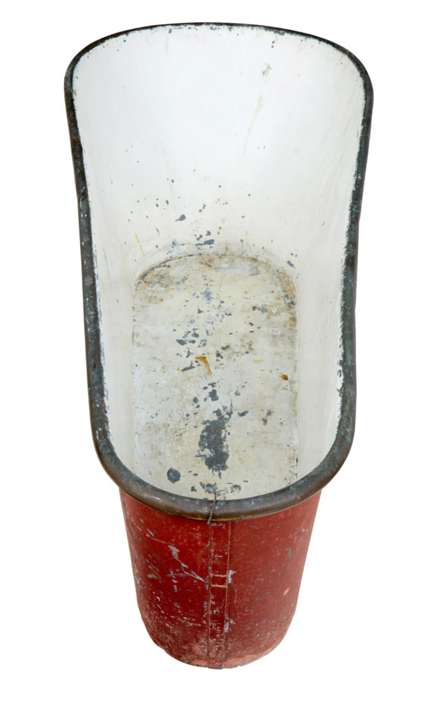 Late 19th Century Painted Red Copper and Tin Bath Tub — image 3