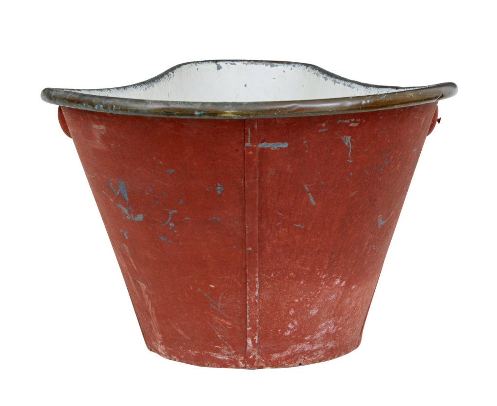 Late 19th Century Painted Red Copper and Tin Bath Tub — image 5