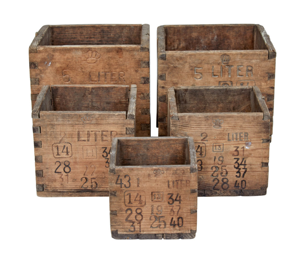 SET OF 5 LATE 19TH CENTURY SCANDINAVIAN PINE MEASURING CONTAINERS
