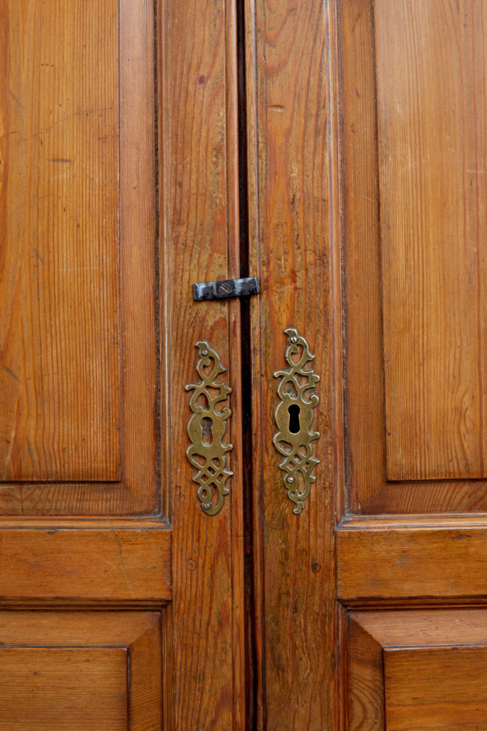 19th Century English William Iv Pine House Keepers Cupboard — image 2
