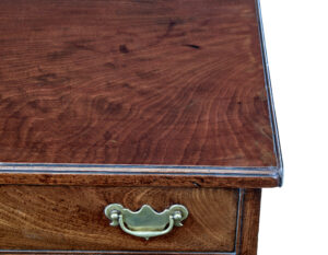 Mid 18th Century Mahogany Kneehole Desk — thumbnail 2