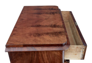 Mid 19th Century Flame Mahogany Chest of Drawers — thumbnail 4