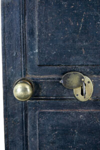 Early 19th Century Cast Iron Safe in Original Paint — thumbnail 8