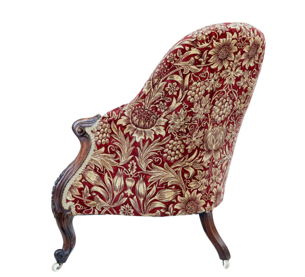 High Victorian Carved Walnut Chaise Lounge — image 8