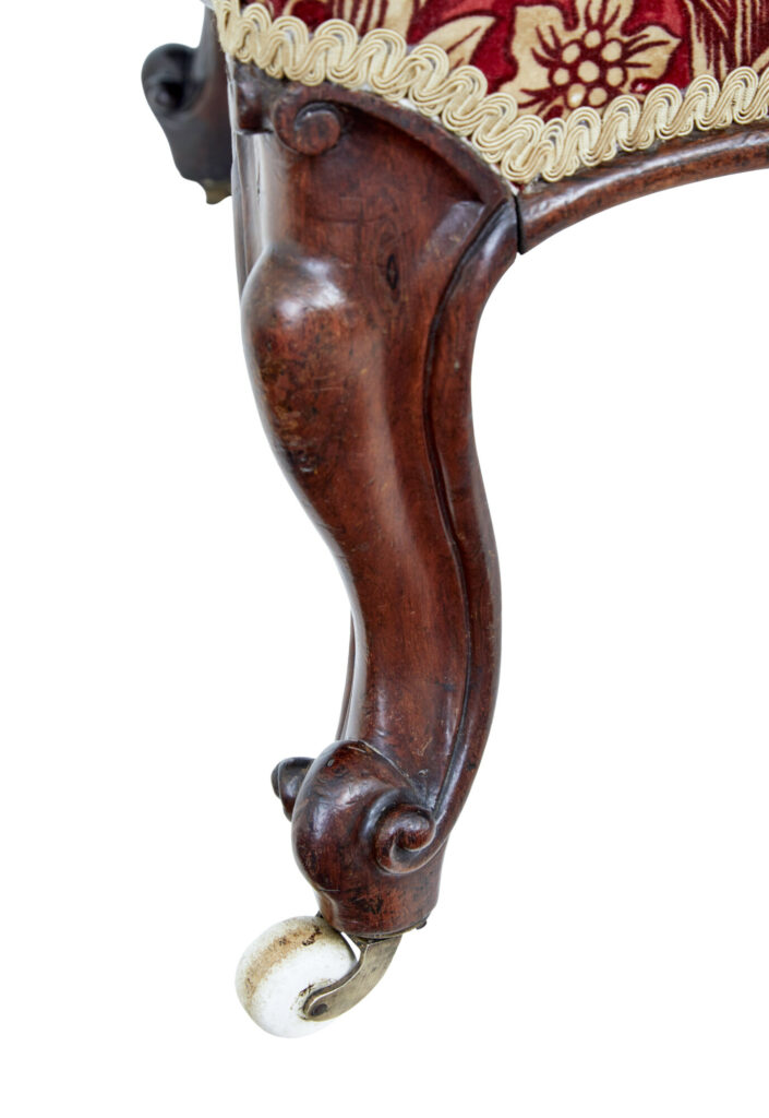 High Victorian Carved Walnut Chaise Lounge — image 3