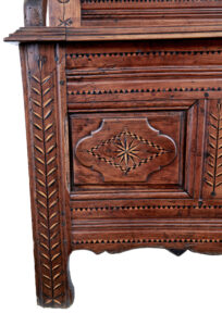 French 18th Century Small Inlaid Chestnut Settle — thumbnail 2