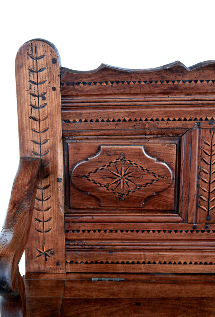 French 18th Century Small Inlaid Chestnut Settle — image 3