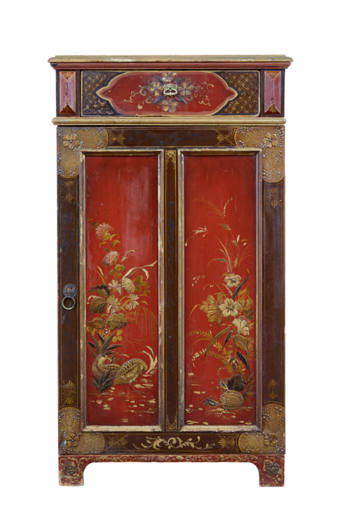EARLY 20TH CENTURY CHINOISERIE HAND PAINTED CABINET