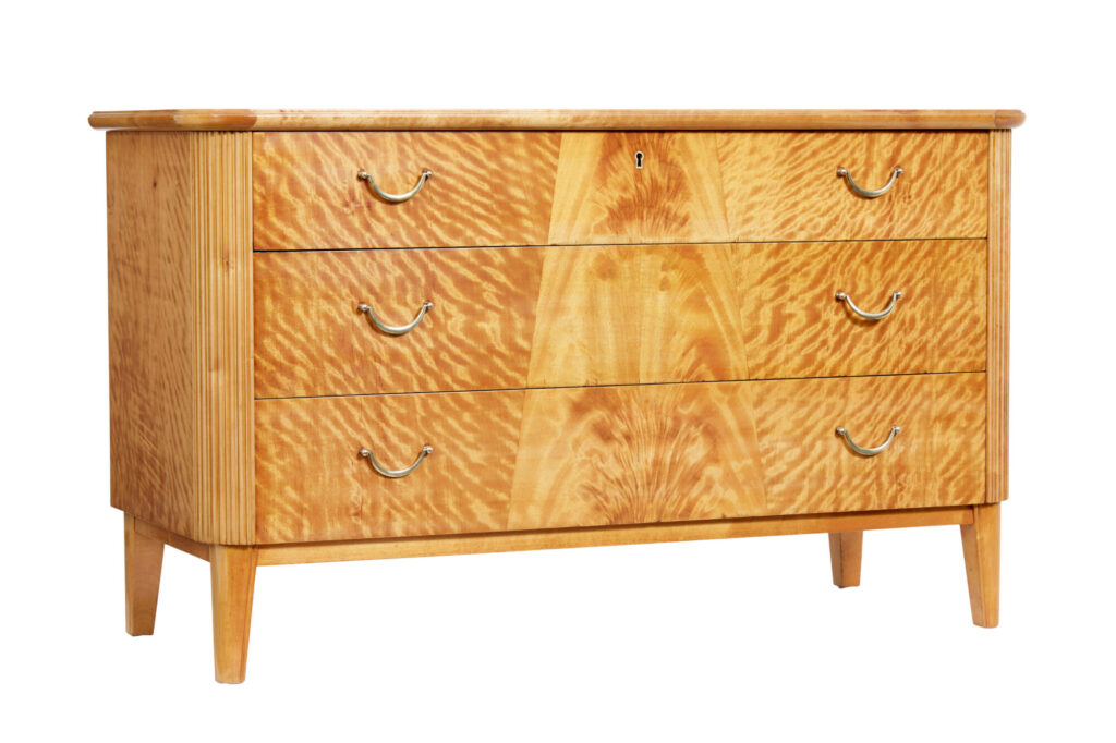 20TH CENTURY ART DECO SCANDINAVIAN BIRCH CHEST OF DRAWERS
