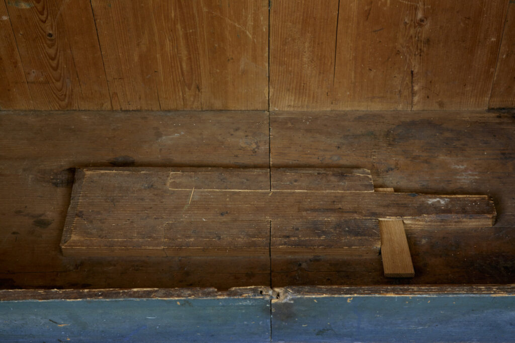 Traditional Swedish Hand Painted 19th Century Painted Wardrobe — image 11