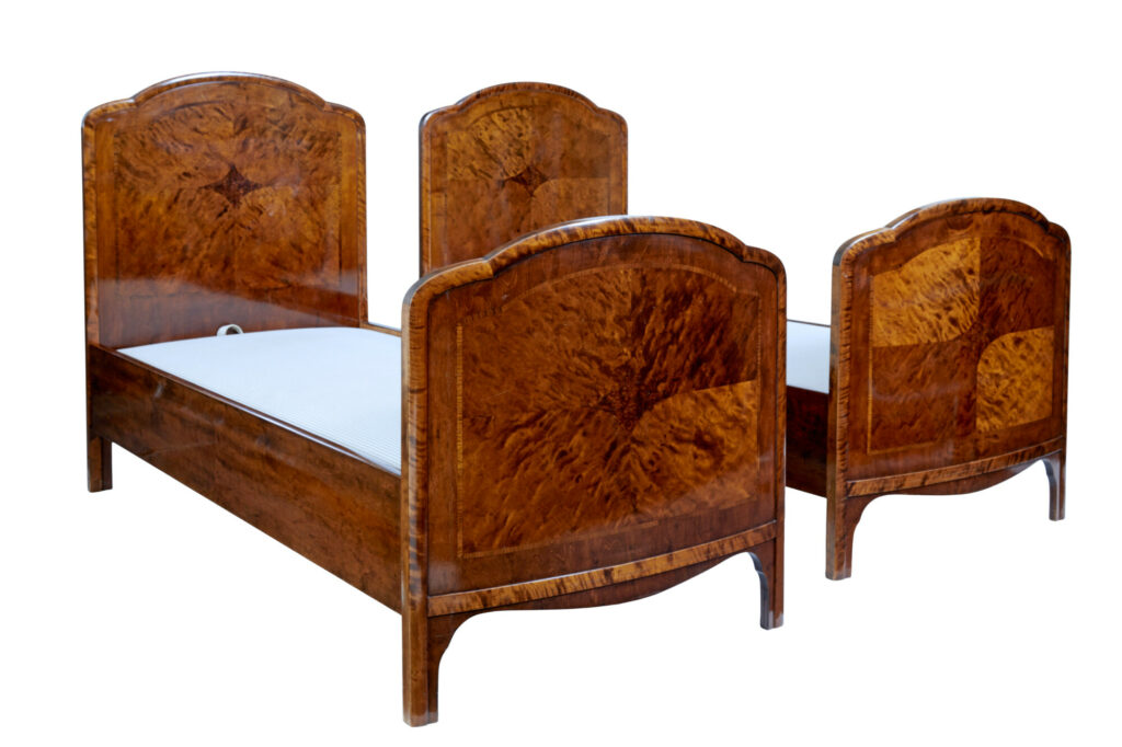 FINE PAIR OF EARLY 20TH CENTURY INLAID BIRCH SINGLE BEDS