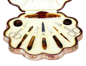 Art Deco Shell Shaped Leather and Amber Manicure Set — thumbnail 5