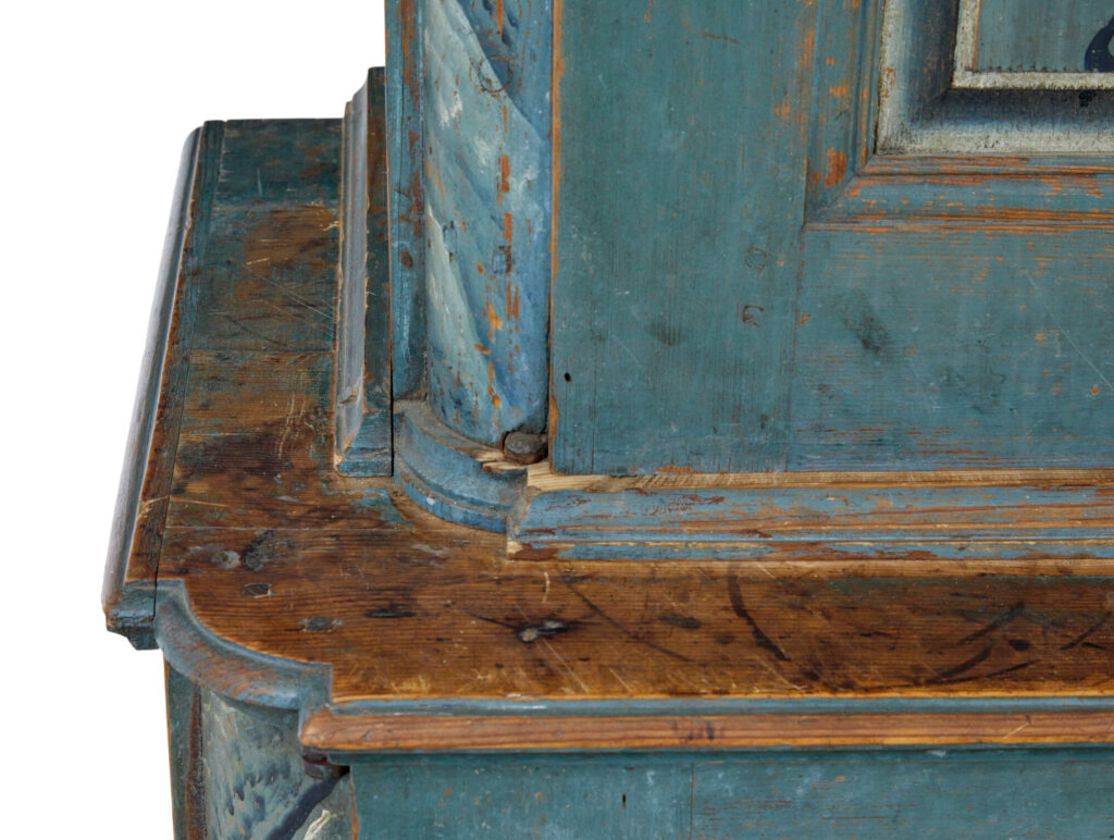 Early 19th Century Original Painted Tuna Region Swedish Cabinet — image 3