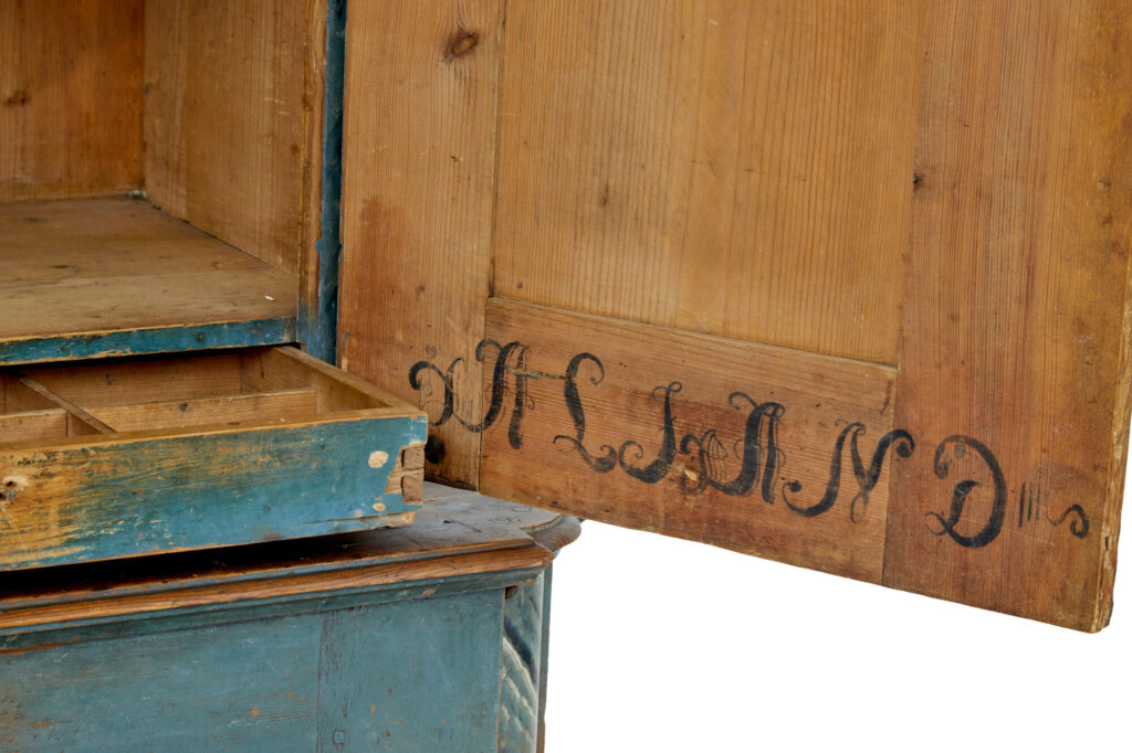 Early 19th Century Original Painted Tuna Region Swedish Cabinet — image 6