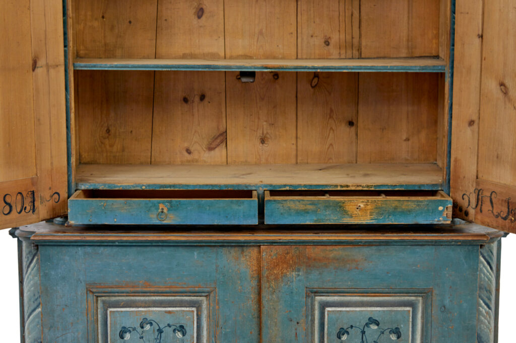 Early 19th Century Original Painted Tuna Region Swedish Cabinet — image 8