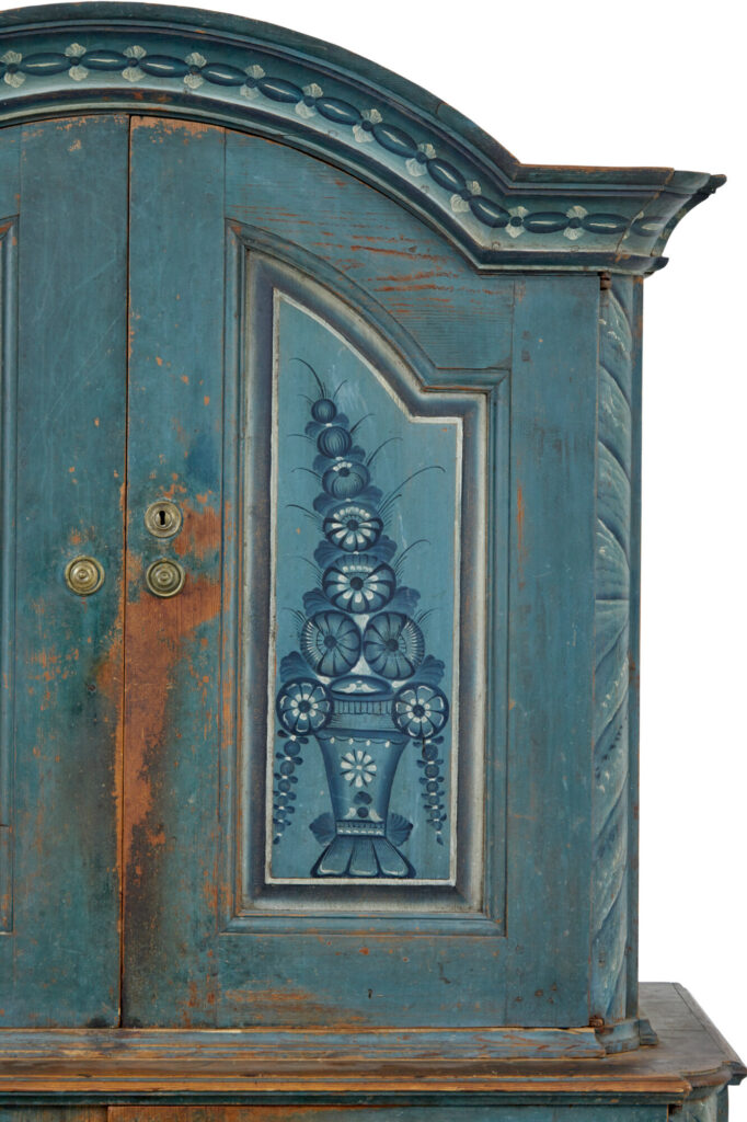 Early 19th Century Original Painted Tuna Region Swedish Cabinet — image 9