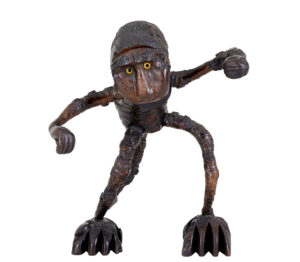 20TH CENTURY CARVED MANGO WOOD NOVELTY DINNER GONG