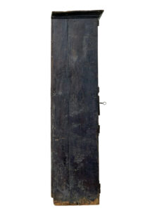 Early 19th Century Pyrenean Folk Art Oak and Chestnut Carved Cupboard — thumbnail 5