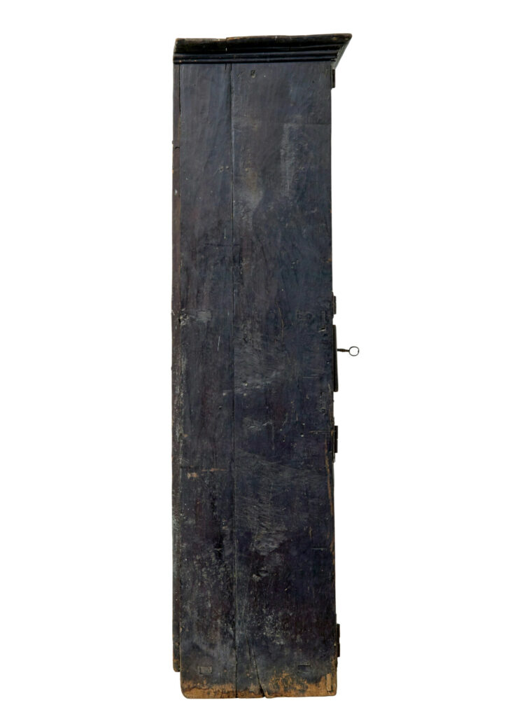 Early 19th Century Pyrenean Folk Art Oak and Chestnut Carved Cupboard — image 5