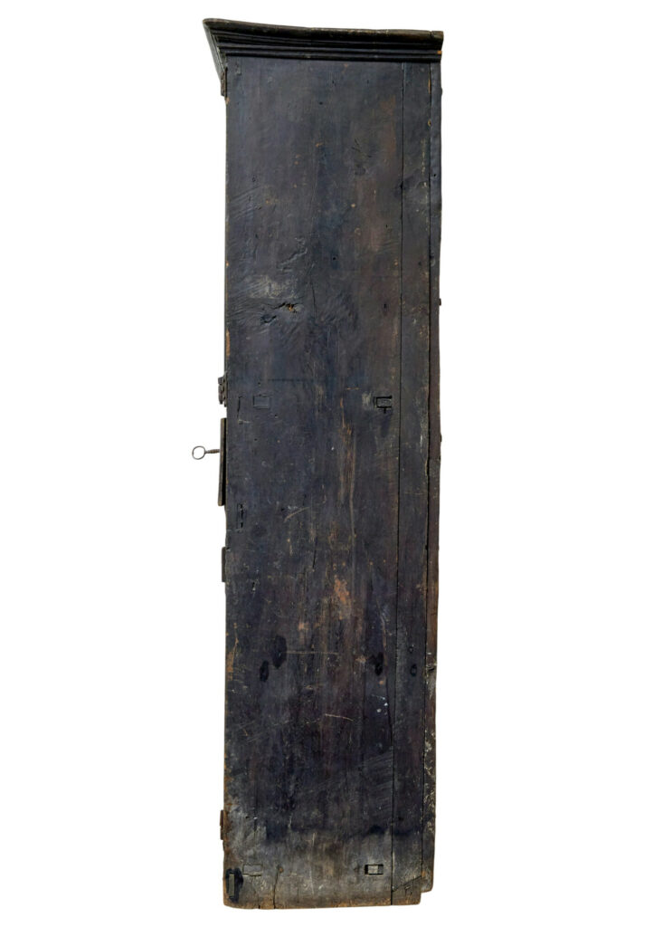 Early 19th Century Pyrenean Folk Art Oak and Chestnut Carved Cupboard — image 4