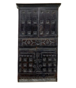 Early 19th Century Pyrenean Folk Art Oak and Chestnut Carved Cupboard — thumbnail 2