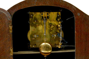 Art Deco Junghans Walnut and Oak Mantel Clock — thumbnail 8