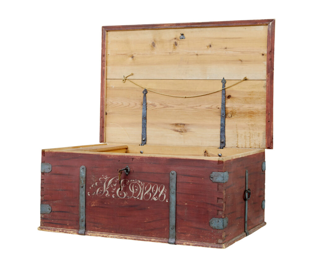 Early 19th Century Painted Pine Blanket Box — image 7