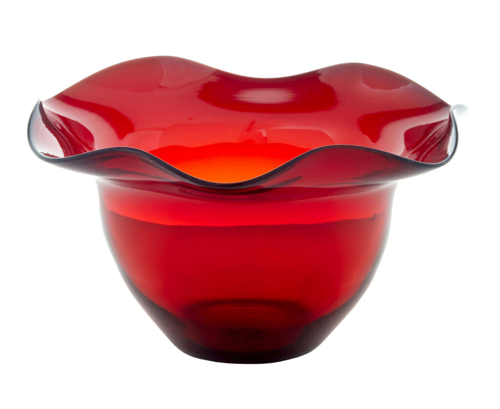 MID 20TH CENTURY SHAPED RED ART GLASS VASE BY MONICA BRATT