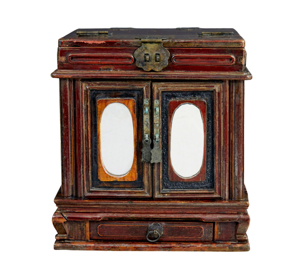 Early 20th Century Lacquered Vanity Box — image 6