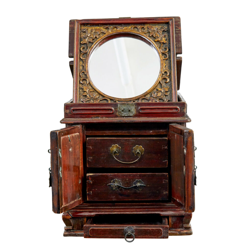 Early 20th Century Lacquered Vanity Box — image 5