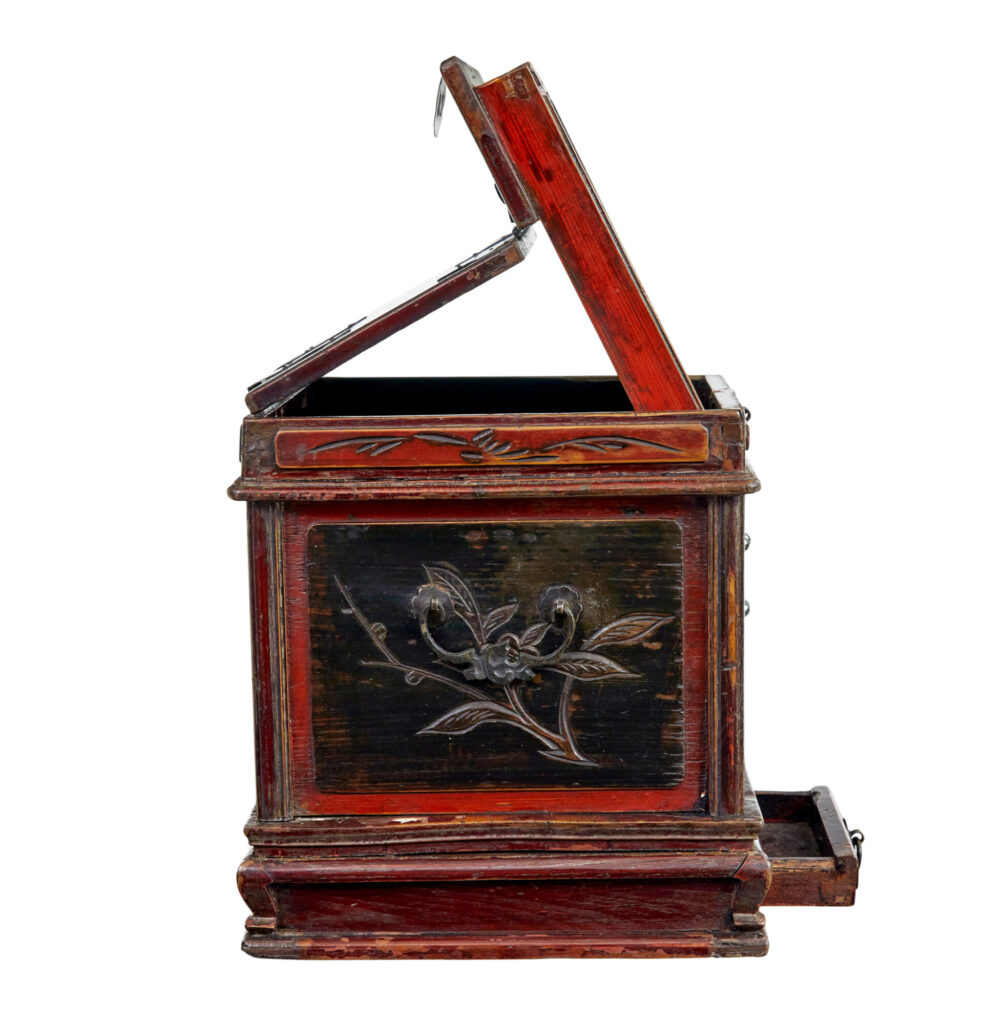 Early 20th Century Lacquered Vanity Box — image 4