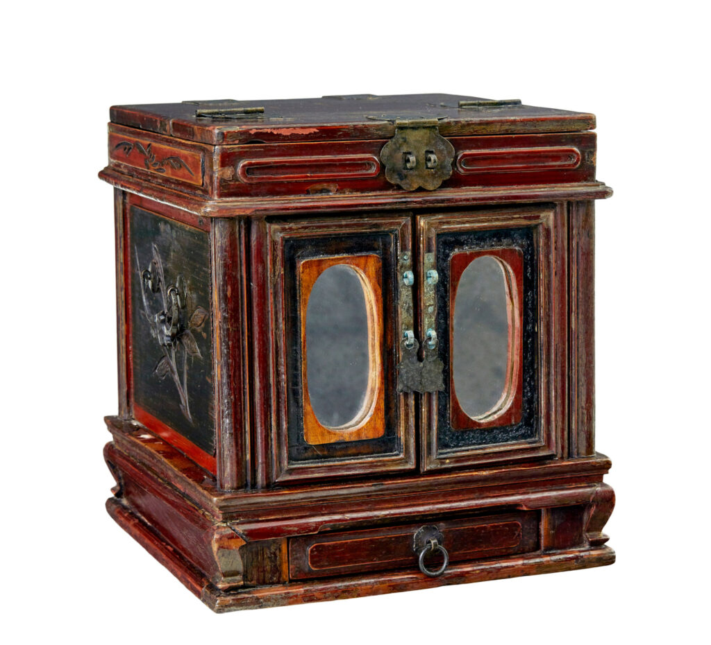 Early 20th Century Lacquered Vanity Box