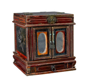 EARLY 20TH CENTURY LACQUERED VANITY BOX