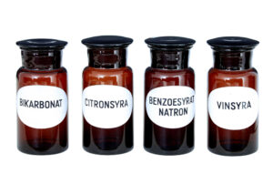 4 MID 20TH CENTURY SWEDISH APOTHECARY GLASS JARS