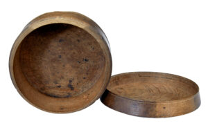 Early 19th Century Swedish Carved Oak Lidded Box — thumbnail 2